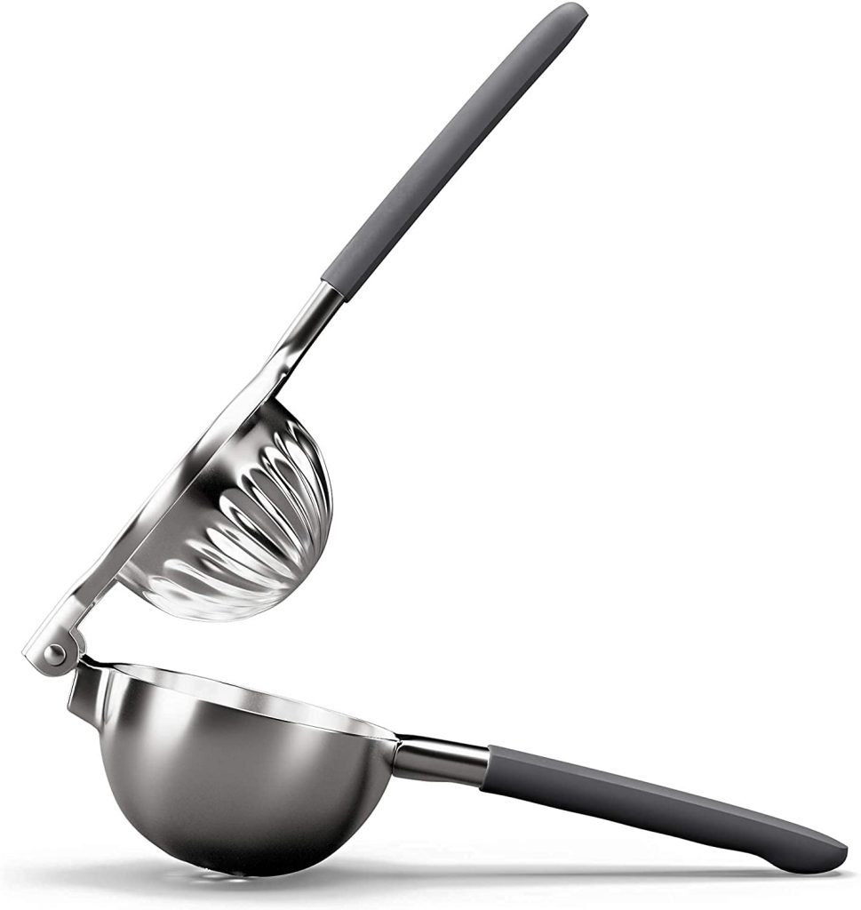 Best Lemon Squeezer for Your Bar Tool Set and Your Kitchen
